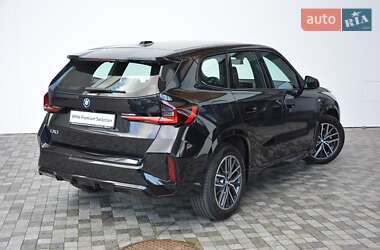 Позашляховик / Кросовер BMW iX1 2024 в 