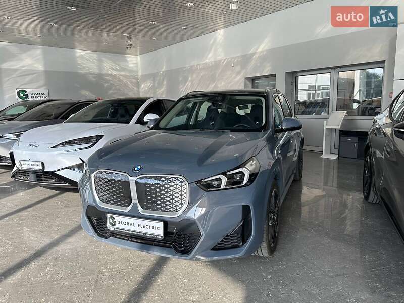 Внедорожник / Кроссовер BMW iX1 2023 в 