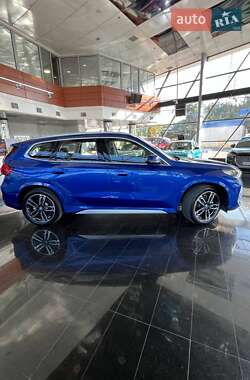 Внедорожник / Кроссовер BMW iX1 2023 в 