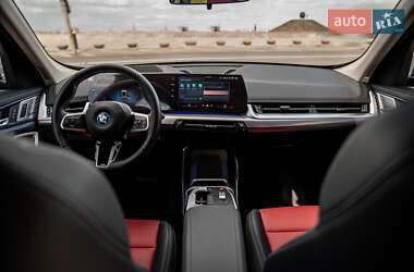 Внедорожник / Кроссовер BMW iX1 2023 в 