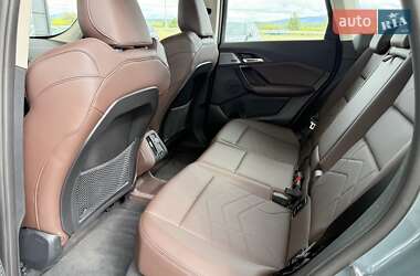 Позашляховик / Кросовер BMW iX1 2024 в 