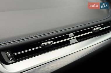 Позашляховик / Кросовер BMW iX1 2023 в 