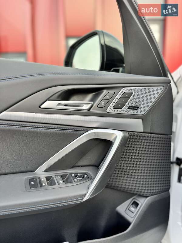 Позашляховик / Кросовер BMW iX1 2022 в Львові фото 22 Позашляховик / Кросовер BMW iX1 2022 в Львові