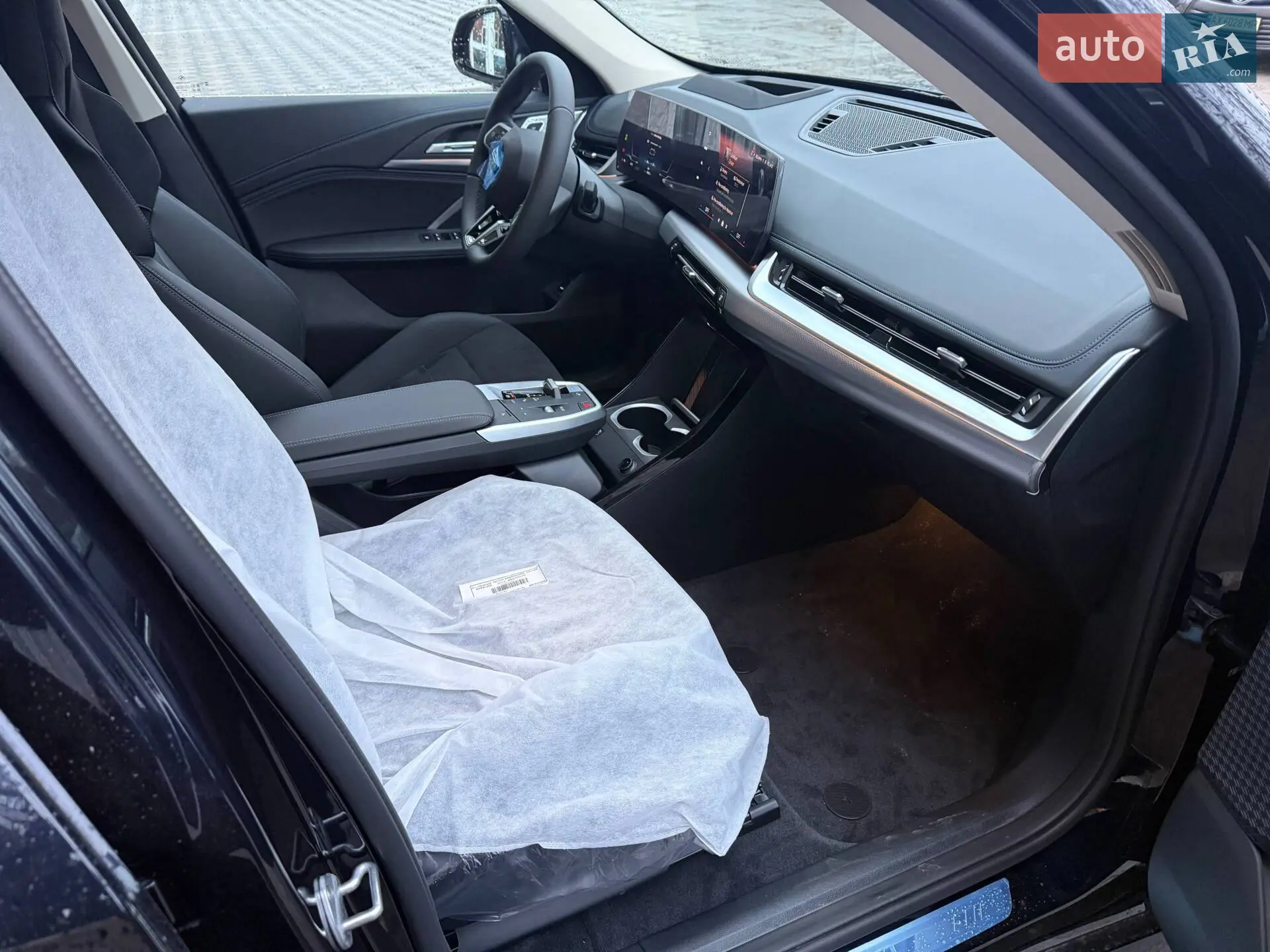 2025 BMW iX1 - мініатюра 25