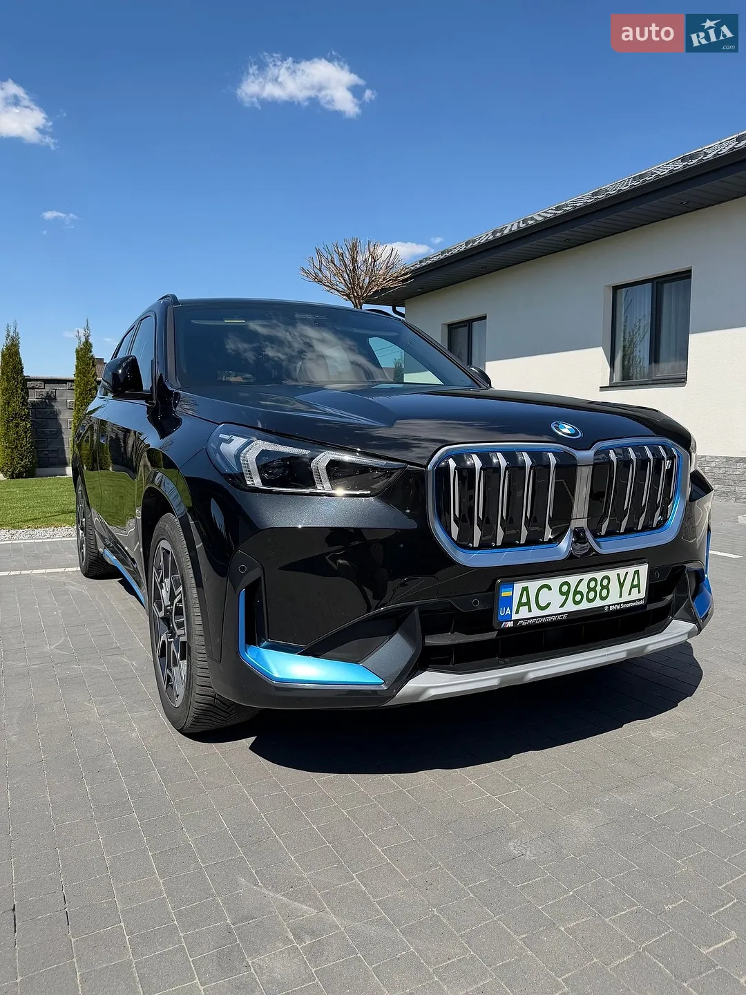 2023 BMW iX1 - фото 1