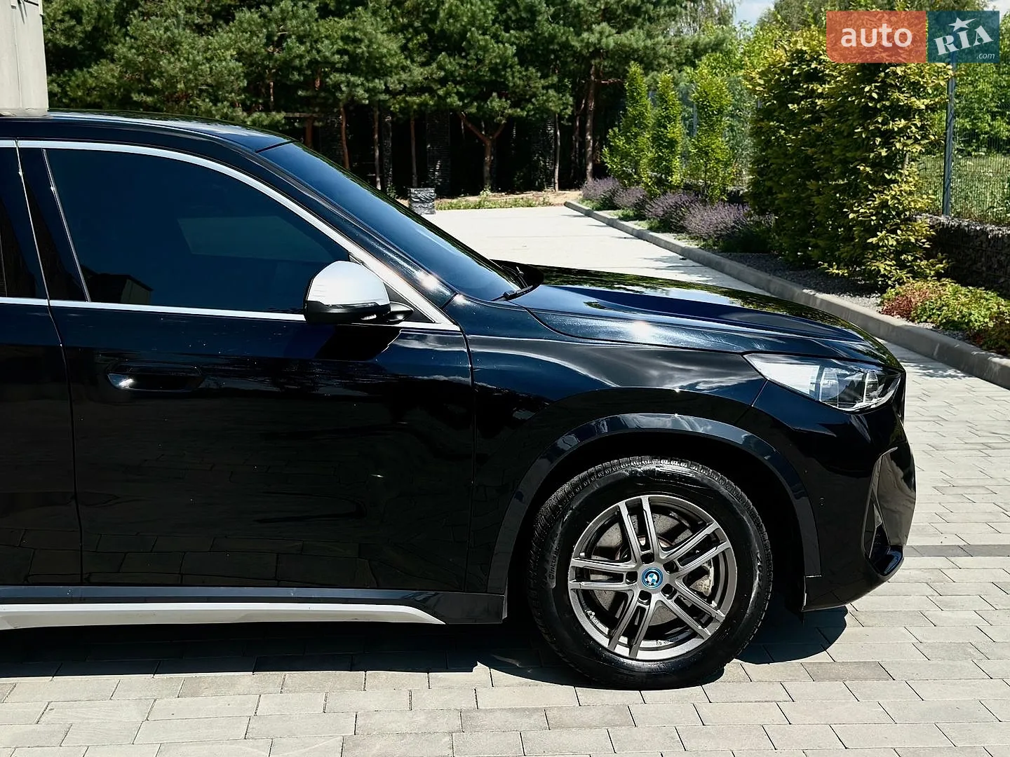 2023 BMW iX1 - мініатюра 2