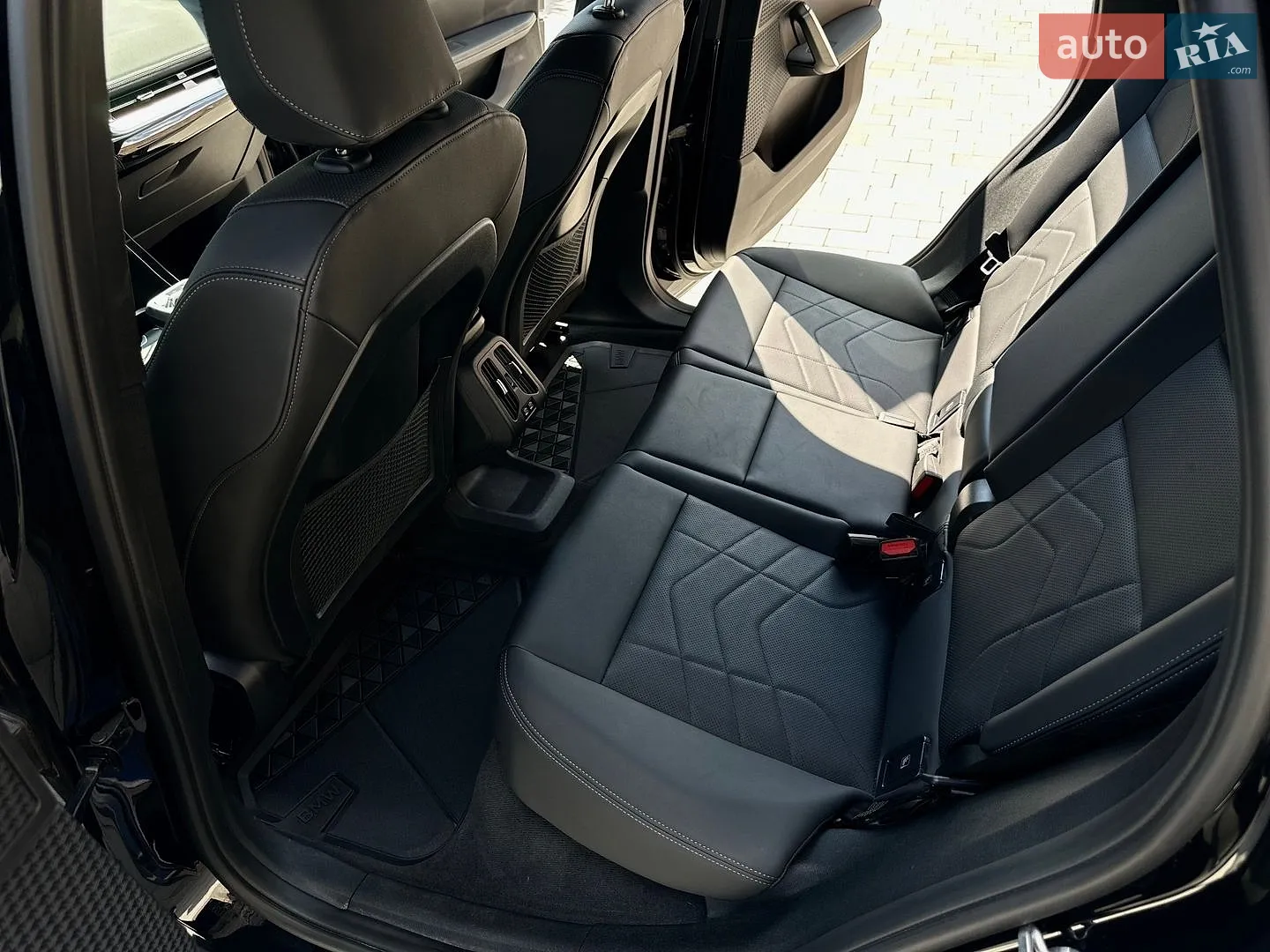 2023 BMW iX1 - мініатюра 30