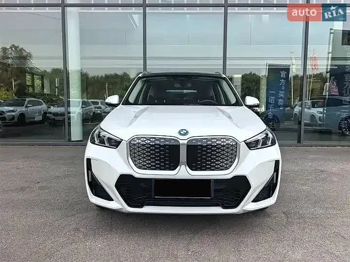 2025 BMW iX1 - мініатюра 2