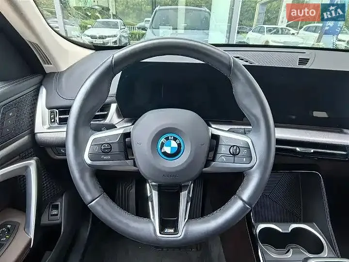 2025 BMW iX1 - мініатюра 11