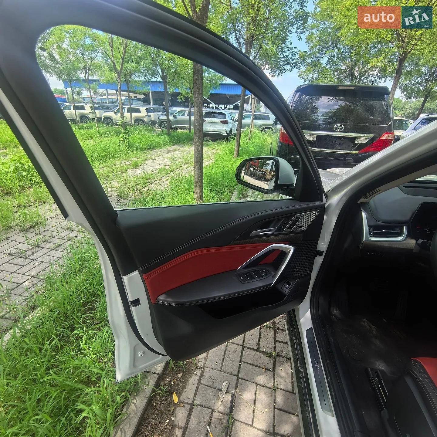 2024 BMW iX1 - мініатюра 11