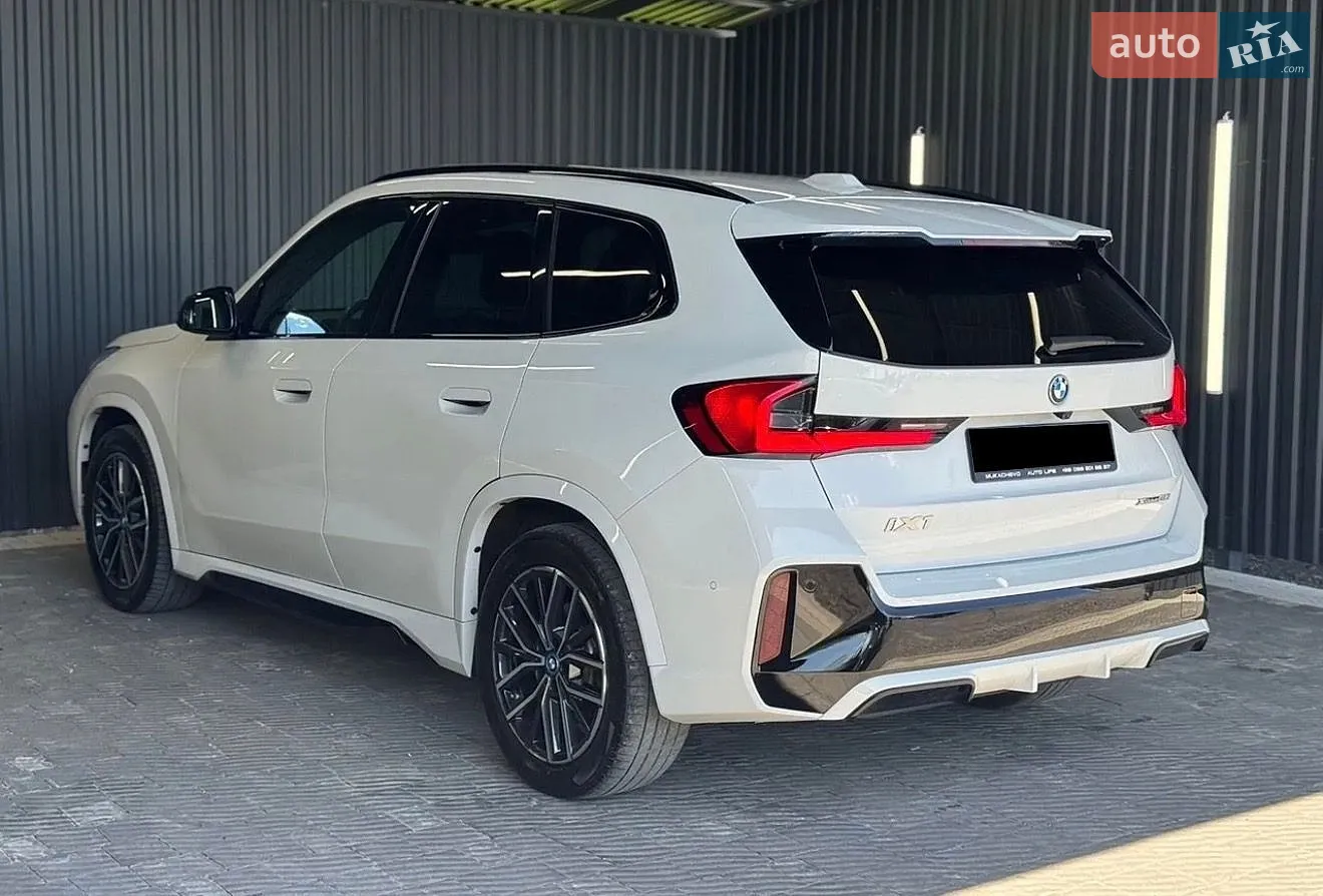 2022 BMW iX1 - мініатюра 3
