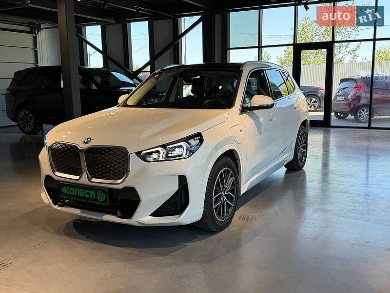 BMW iX1 2025