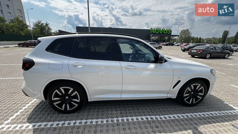 Внедорожник / Кроссовер BMW iX3 2021 в Киеве