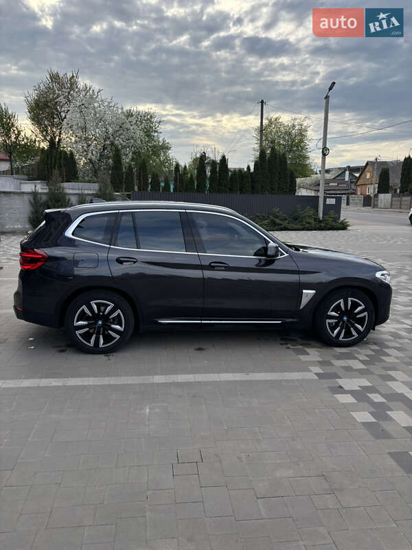 Внедорожник / Кроссовер BMW iX3 2022 в Ровно