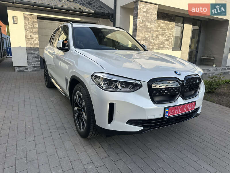 Внедорожник / Кроссовер BMW iX3 2021 в 