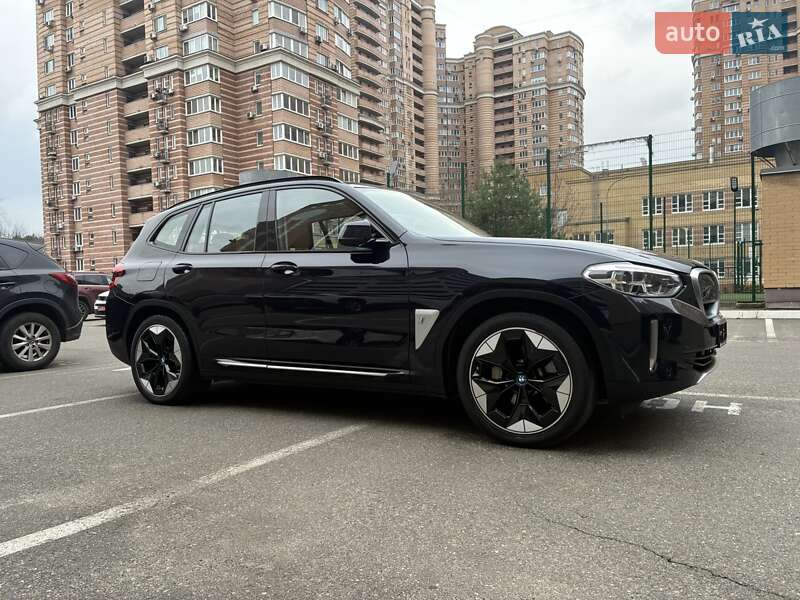 Внедорожник / Кроссовер BMW iX3 2021 в Киеве