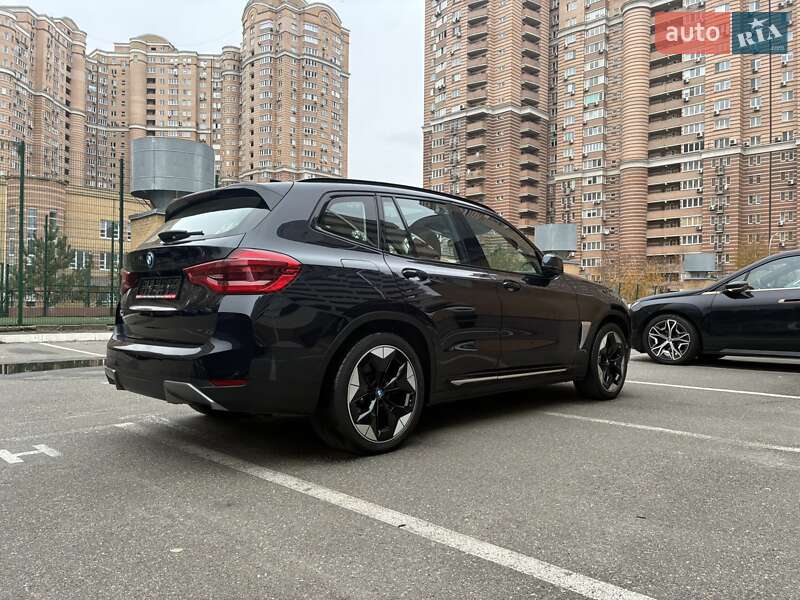 Внедорожник / Кроссовер BMW iX3 2021 в Киеве