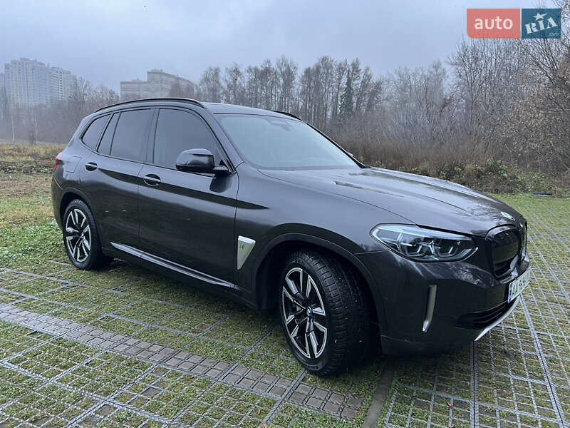 Внедорожник / Кроссовер BMW iX3 2021 в Киеве