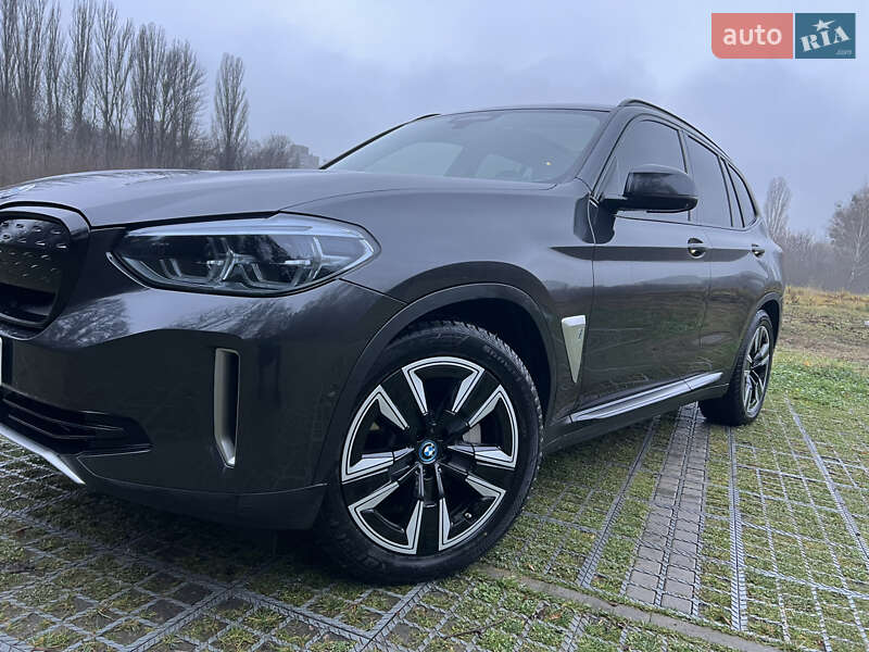 Внедорожник / Кроссовер BMW iX3 2021 в Киеве