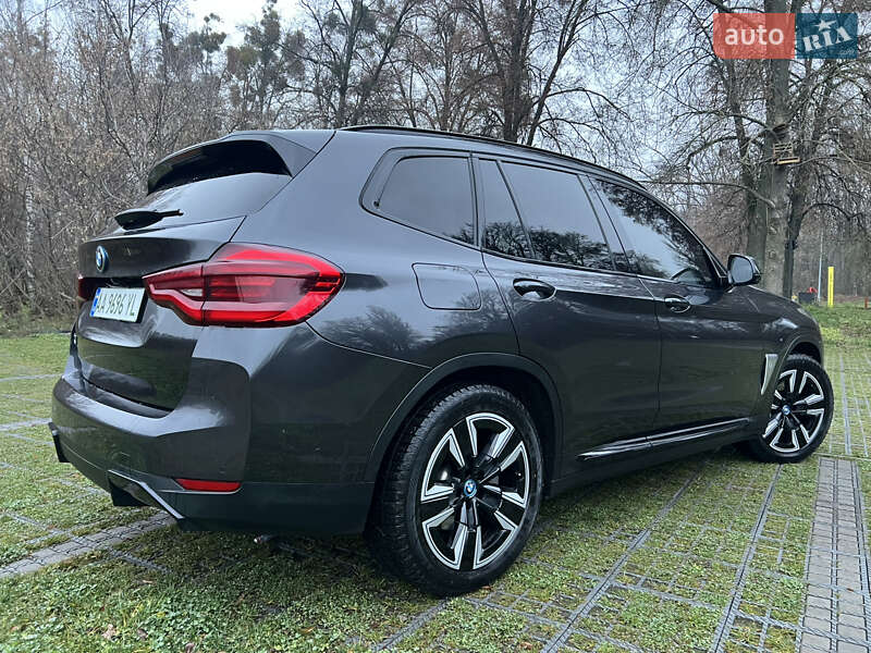 Внедорожник / Кроссовер BMW iX3 2021 в Киеве