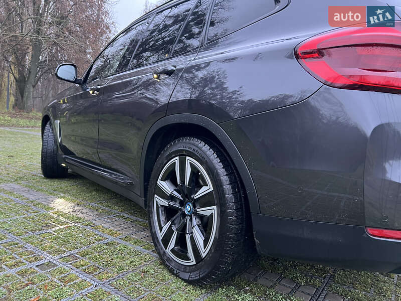 Внедорожник / Кроссовер BMW iX3 2021 в Киеве
