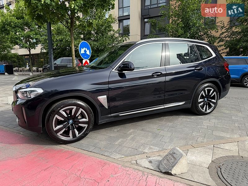 BMW iX3 2021