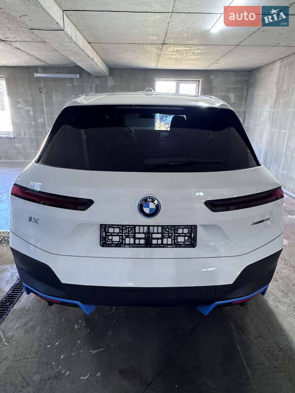 BMW iX, фото з оголошення