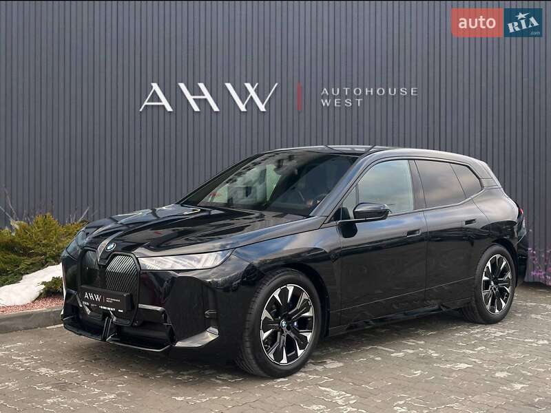 2025 BMW IX, VIN WBY41CF0X0CW77349:plate — zdjęcie 1 (autoria)