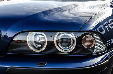 Седан BMW M5 2000 в 
