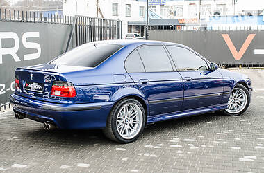 Седан BMW M5 2000 в 