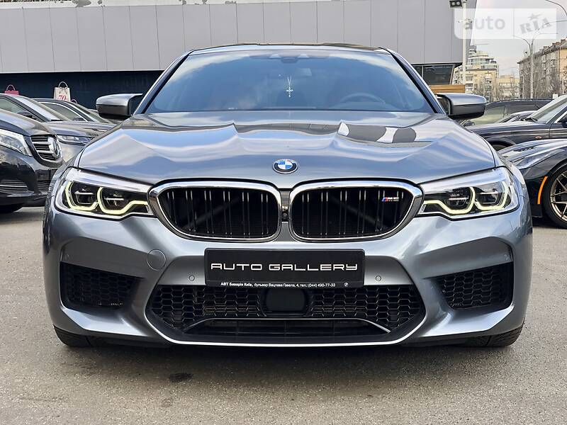 Седан BMW M5 2018 в 