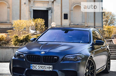 Седан BMW M5 2012 в Львові