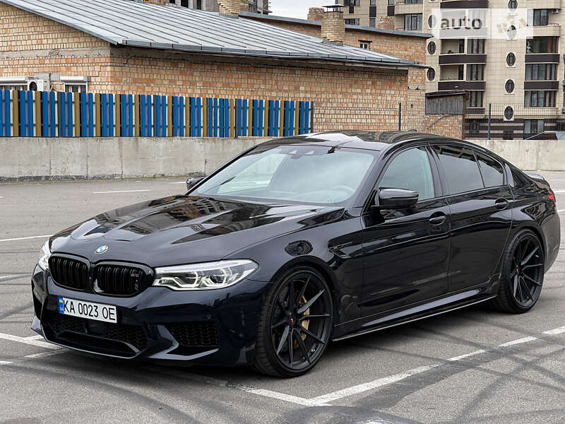 Седан BMW M5 2018 в 