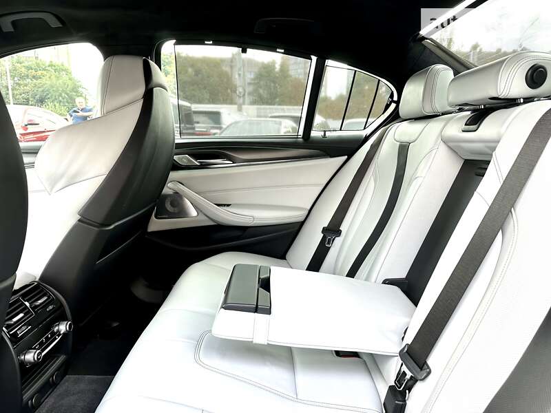 Седан BMW M5 2018 в Киеве