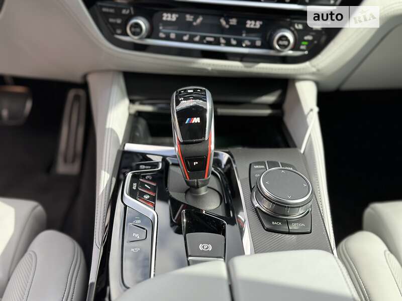 Седан BMW M5 2018 в Киеве