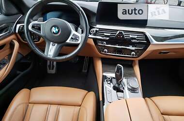 Седан BMW M5 2022 в Львові
