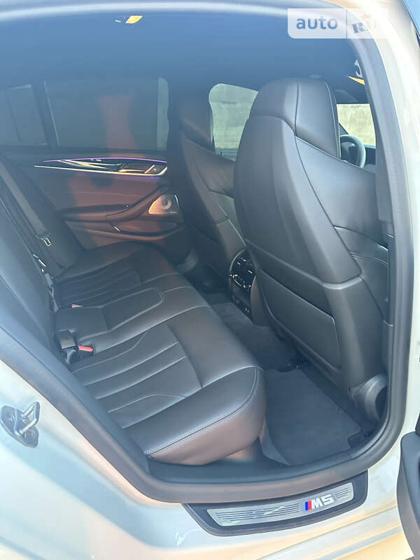 Седан BMW M5 2021 в Львові