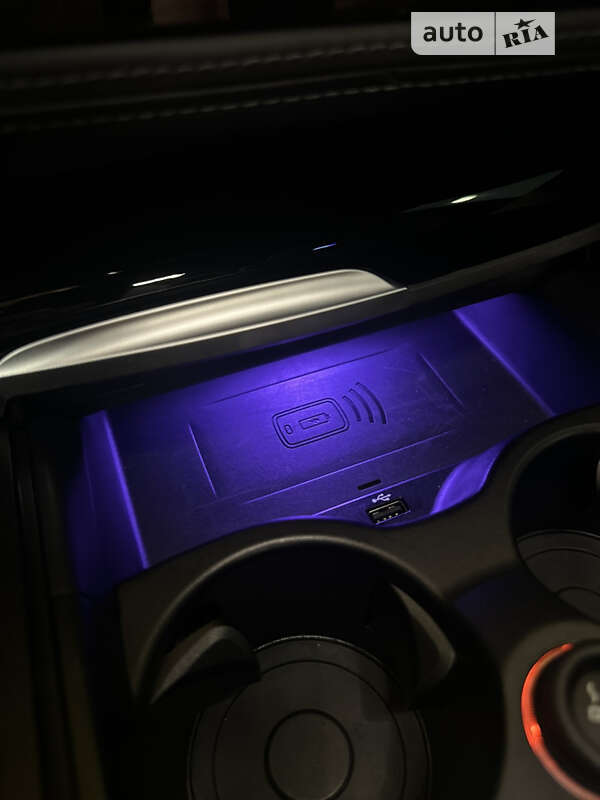 Седан BMW M5 2021 в Львові