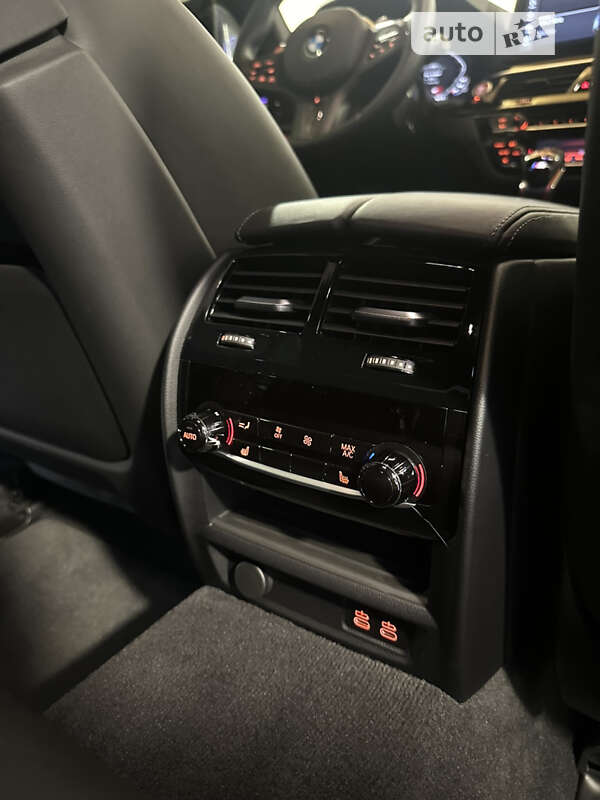 Седан BMW M5 2021 в Львові