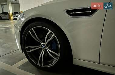 Седан BMW M5 2012 в 