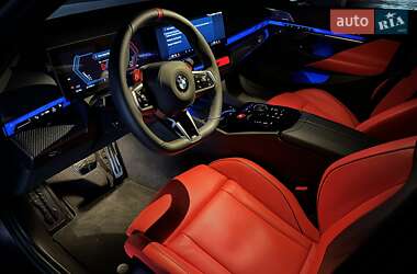 Седан BMW M5 2024 в 
