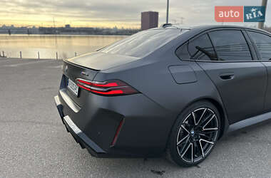Седан BMW M5 2024 в 