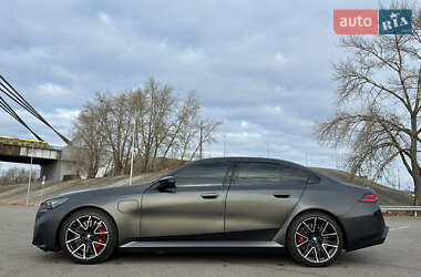 Седан BMW M5 2024 в 