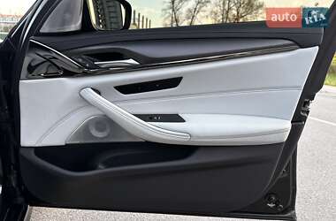 Седан BMW M5 2022 в 