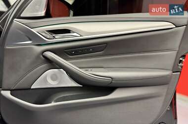 Седан BMW M5 2019 в 
