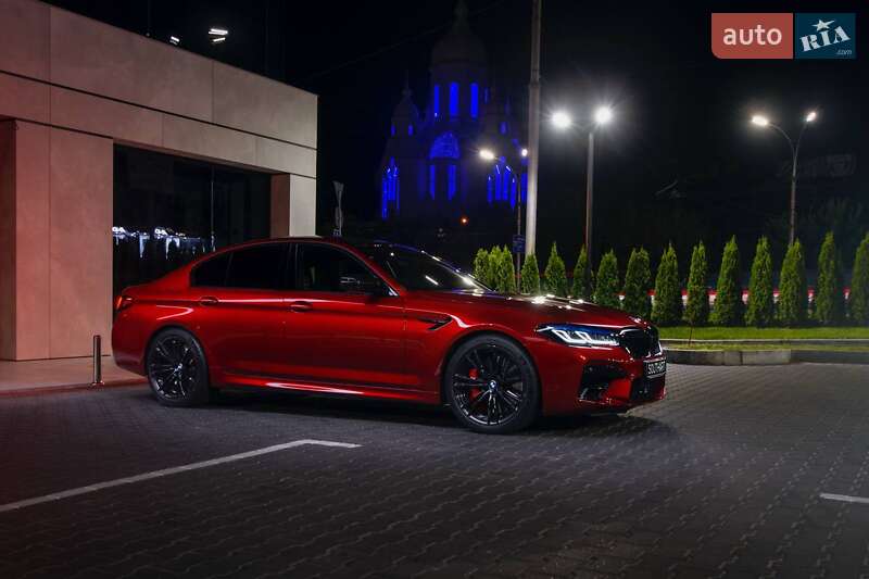 Седан BMW M5 2022 в 