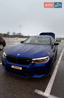 Седан BMW M5 2018 в 