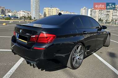 Седан BMW M5 2011 в 