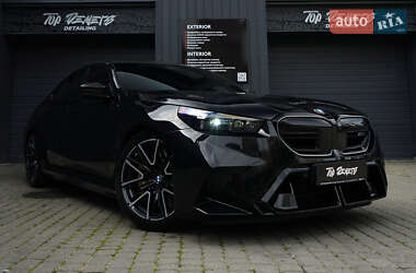 Седан BMW M5 2024 в Львове