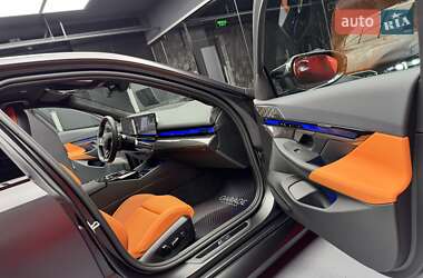 Седан BMW M5 2025 в 